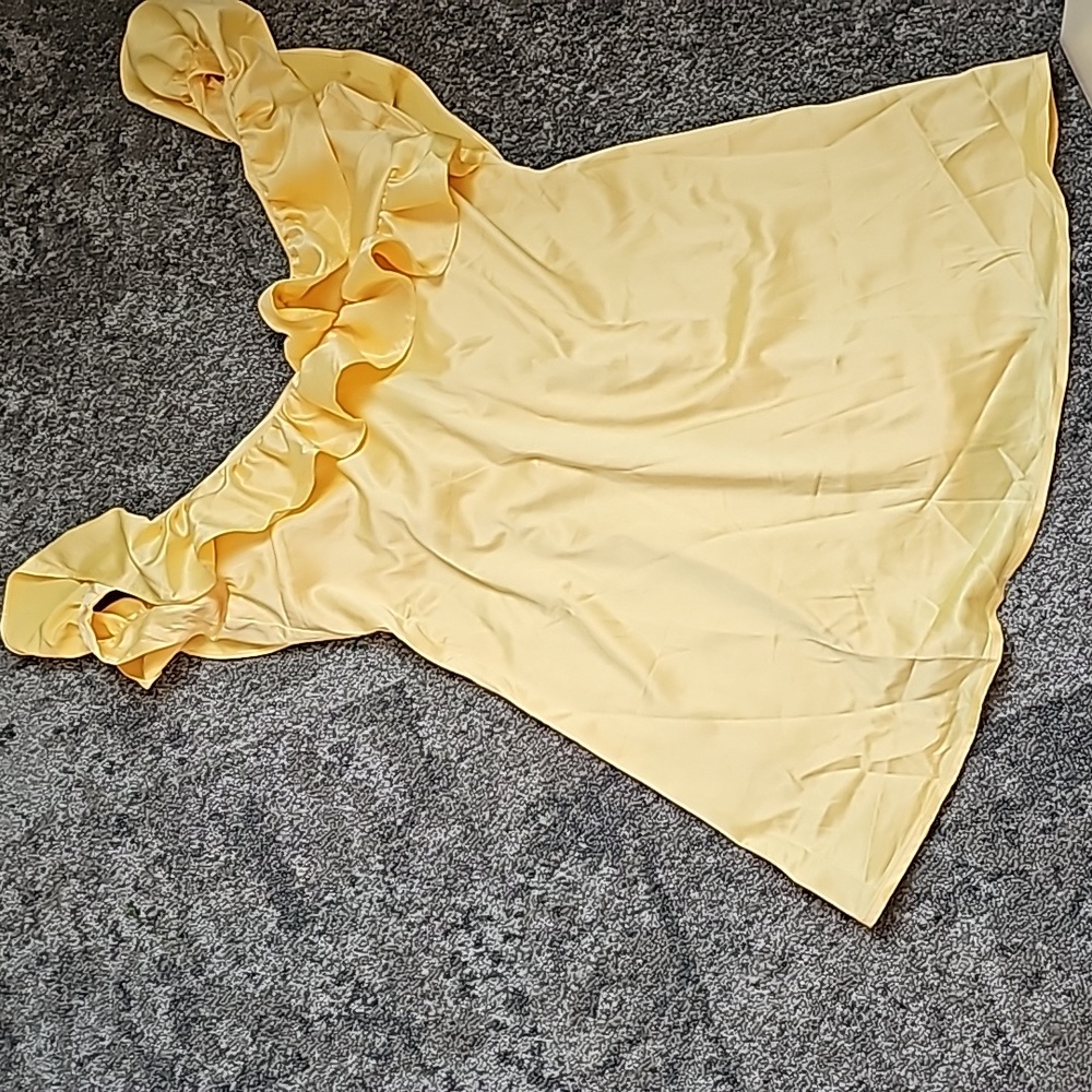Statute Size XS Yellow Shirt, 2 Small marks on *Inside* of shirt.